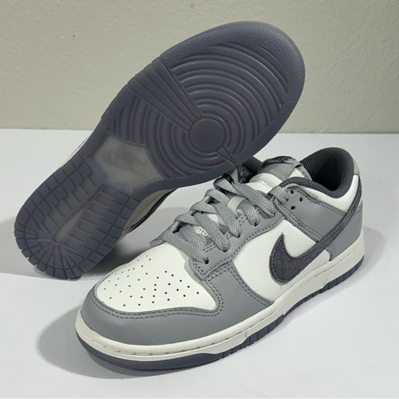 Dunk Low Light Carbon SZ 6.5M/8W Brand New 💯 Authentic. - Picture 5 of 9